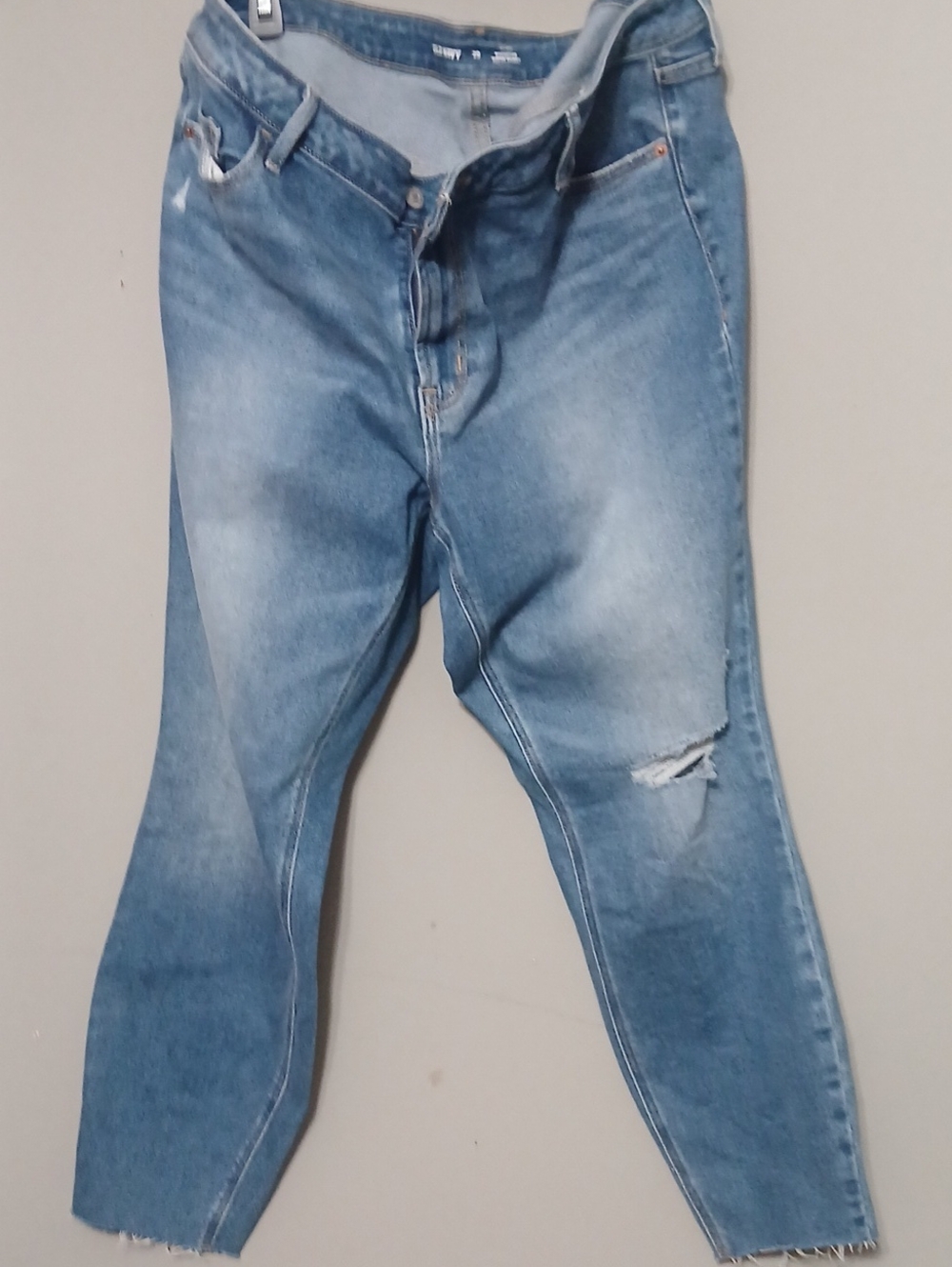 Old Navy Light Blue Skinny Jeans with Knee Rip